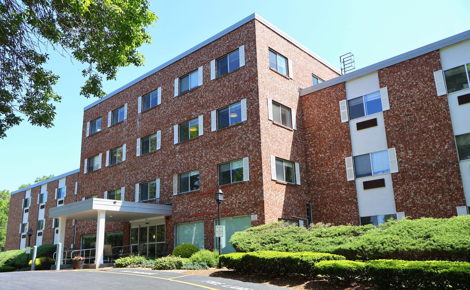 Exterior entrance at Advinia Care Newburyport