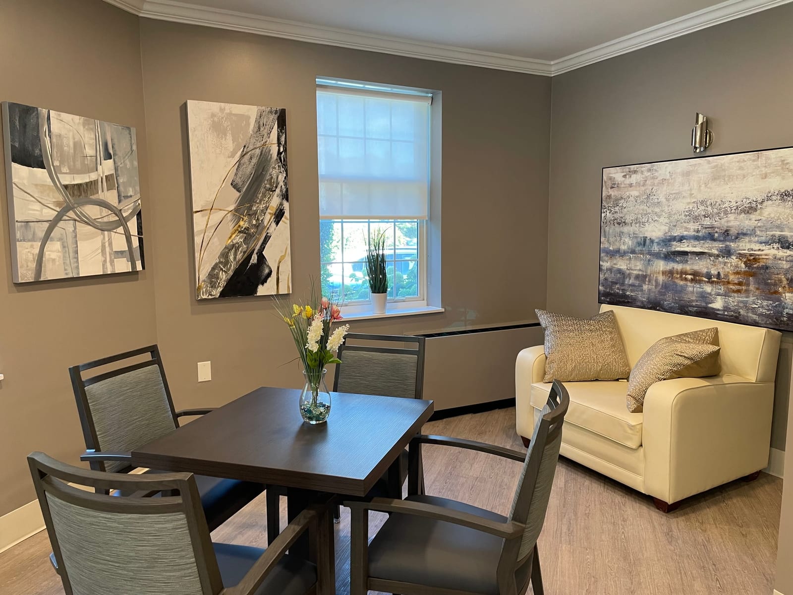 Resident lounge sitting area at Advinia Care Vinnin Square